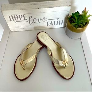 ✨New✨
Tory Burch Women's Benton Thong Sandals